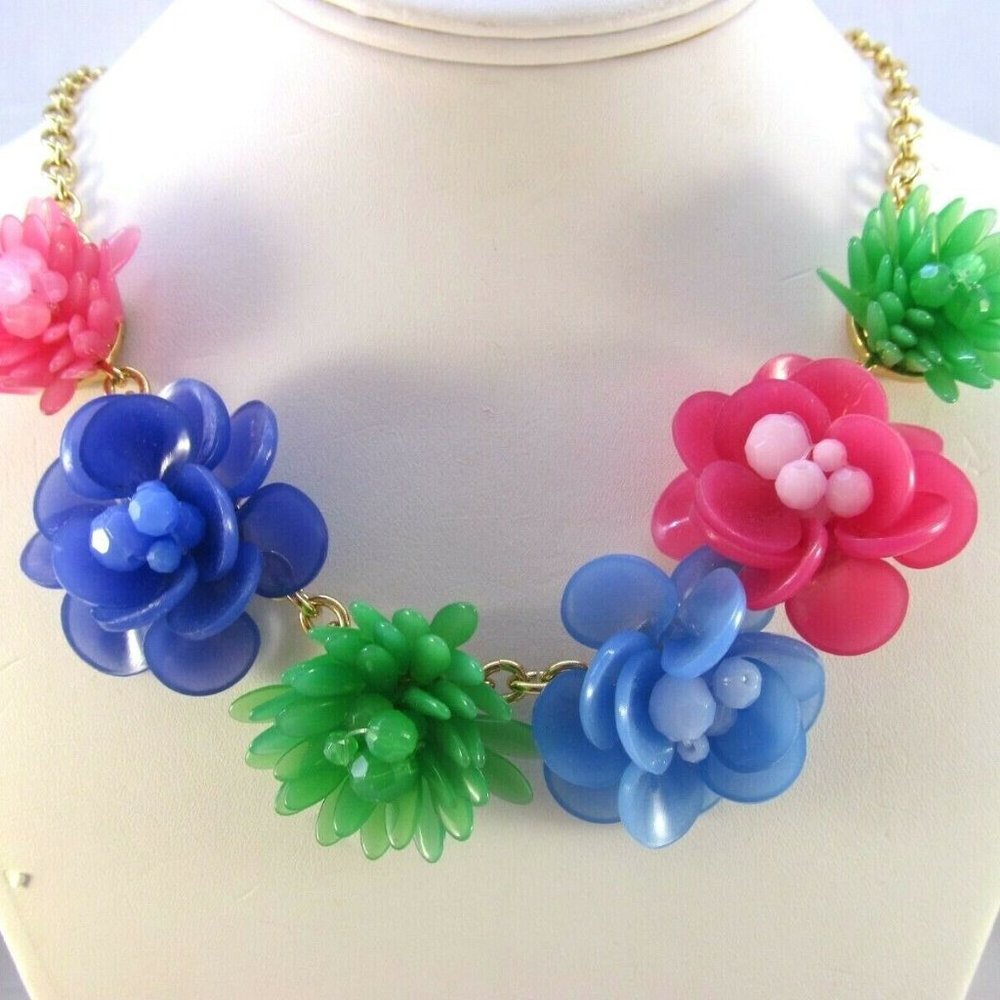 Talbots Acrylic Plastic Flower Necklace